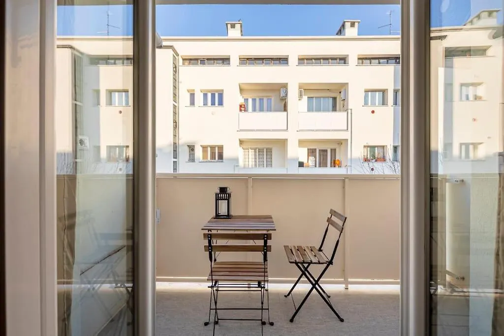 Cozy Apartment 1 Min From New Mm4 Argonne Milão 0*,  Itália
